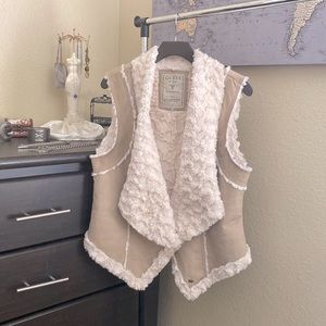 Guess Los Angeles. Tan Vest. Size XL